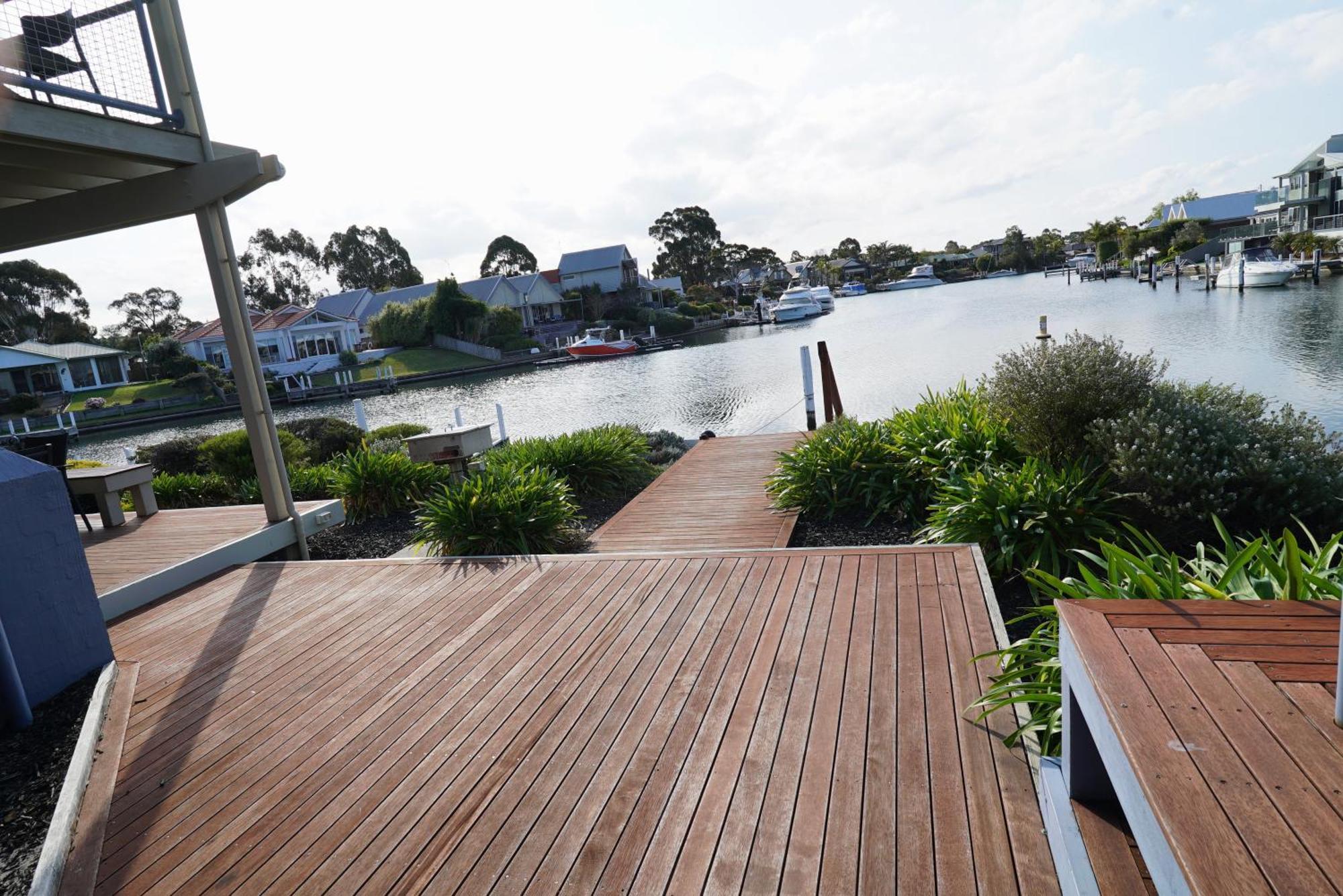 Captains Cove Resort - Waterfront Apartments Paynesville Dış mekan fotoğraf