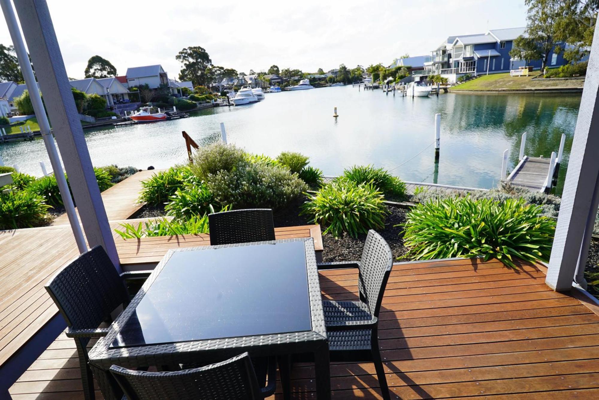 Captains Cove Resort - Waterfront Apartments Paynesville Dış mekan fotoğraf